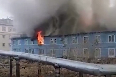 Два человека пострадали во время пожара в Тазовском